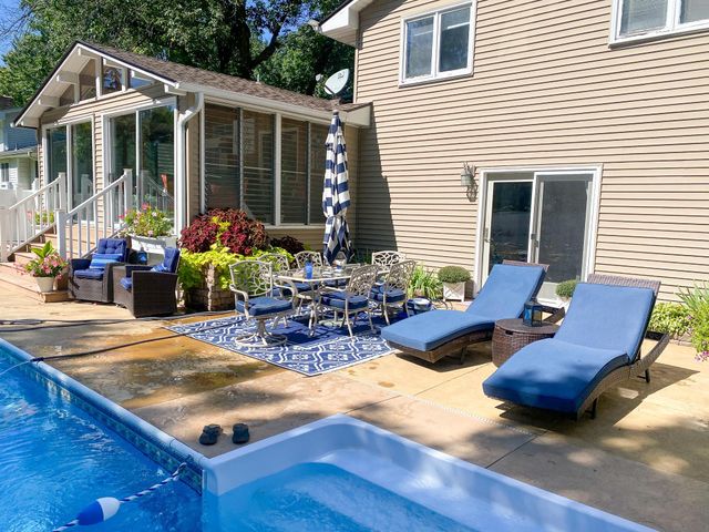 10215 39th Avenue N, Plymouth, MN 55441
