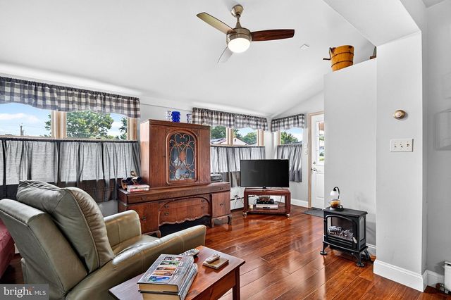 136 CHAPMAN AVE, Hamilton, NJ 08610