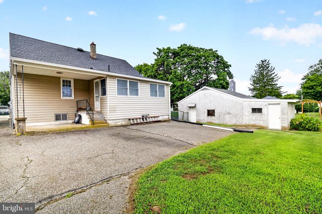 136 CHAPMAN AVE, Hamilton, NJ 08610