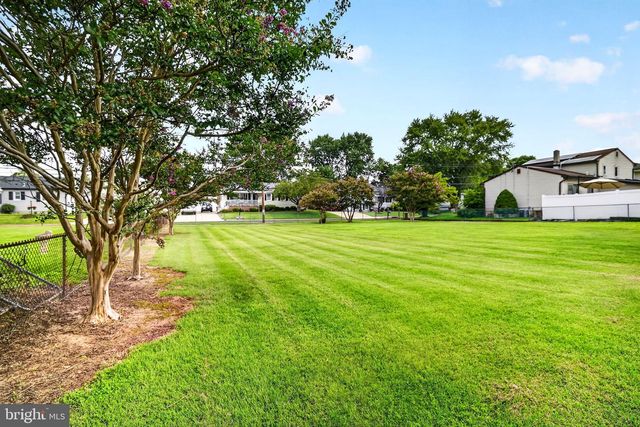 136 CHAPMAN AVE, Hamilton, NJ 08610