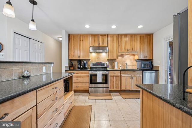 10924 ADARE DR, Fairfax, VA 22032