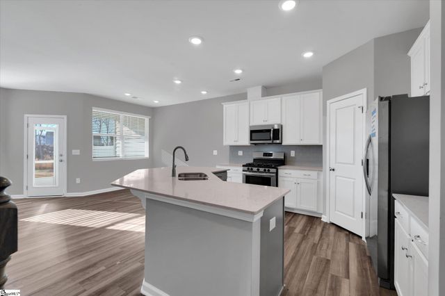 305 E Compass Way, Easley, SC 29640