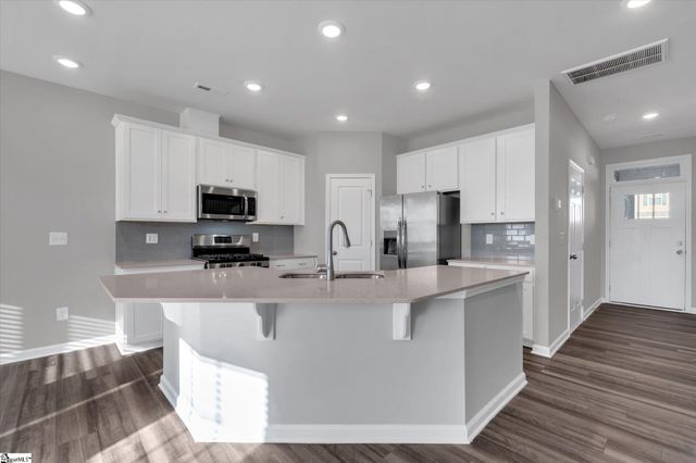 305 E Compass Way, Easley, SC 29640