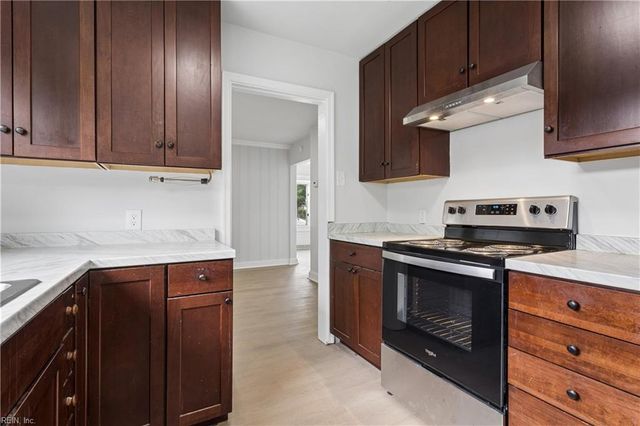 19 Magnolia PL, Hampton, VA 23669