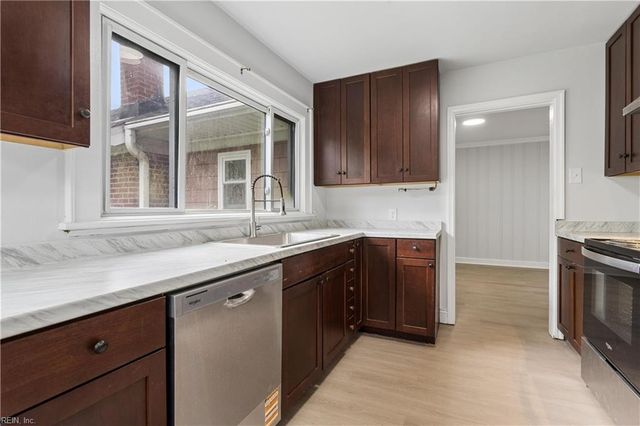 19 Magnolia PL, Hampton, VA 23669