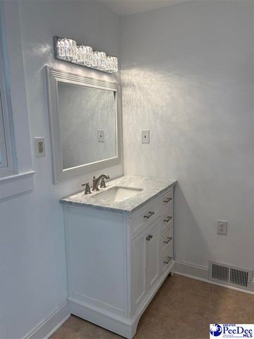 532 W College, Hartsville, SC 29550