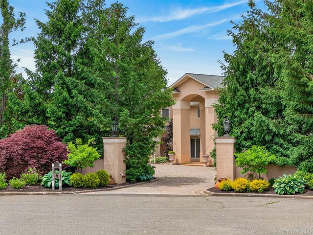 5 Glen Hill Court, Dix Hills, NY 11746