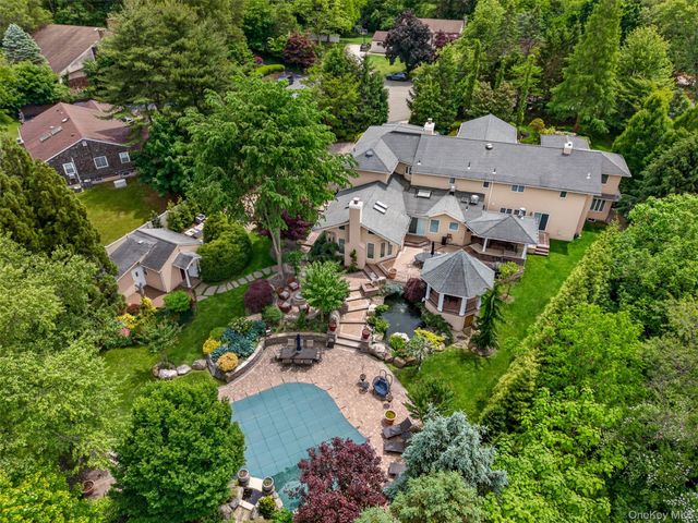 5 Glen Hill Court, Dix Hills, NY 11746
