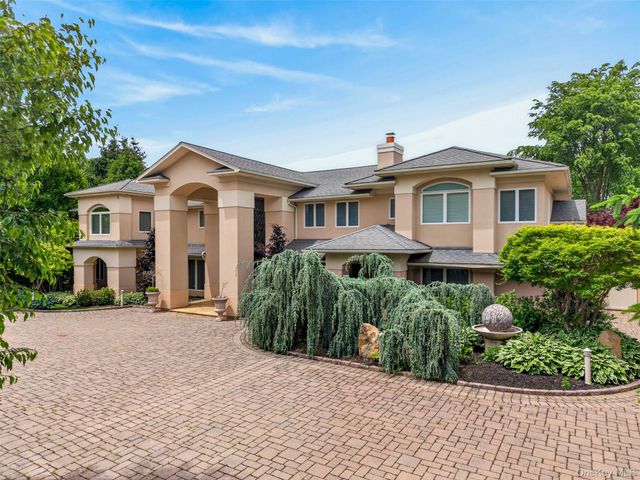 5 Glen Hill Court, Dix Hills, NY 11746