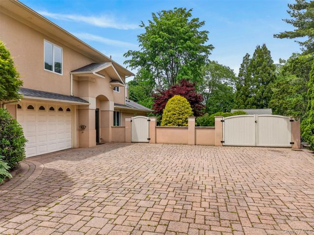 5 Glen Hill Court, Dix Hills, NY 11746