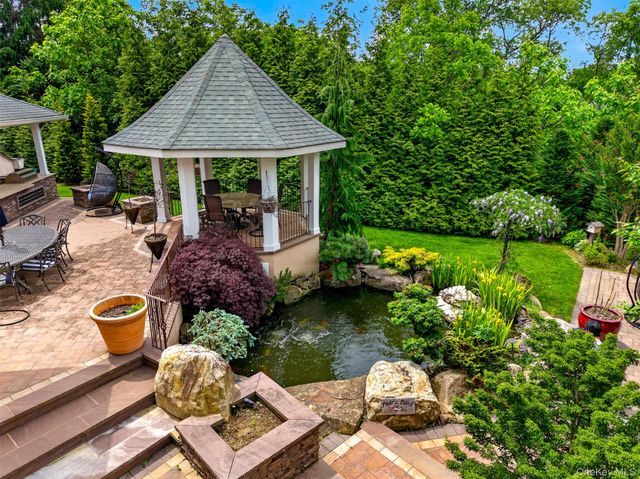 5 Glen Hill Court, Dix Hills, NY 11746