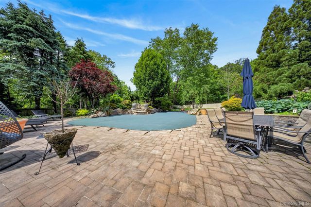 5 Glen Hill Court, Dix Hills, NY 11746