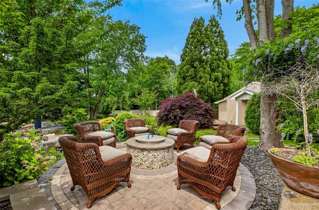 5 Glen Hill Court, Dix Hills, NY 11746