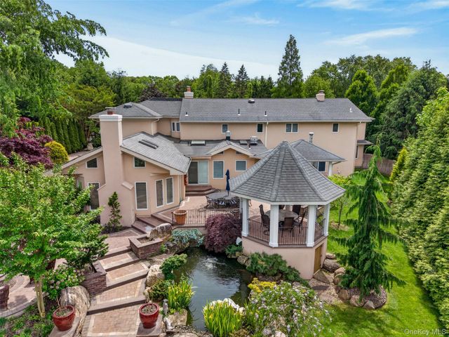 5 Glen Hill Court, Dix Hills, NY 11746