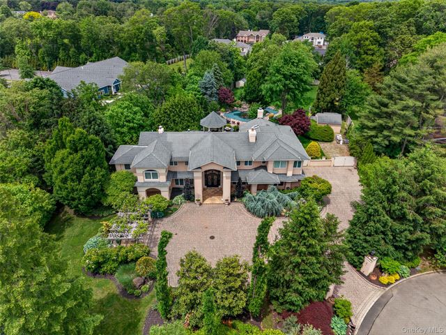 5 Glen Hill Court, Dix Hills, NY 11746