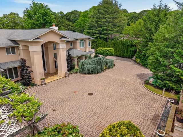 5 Glen Hill Court, Dix Hills, NY 11746