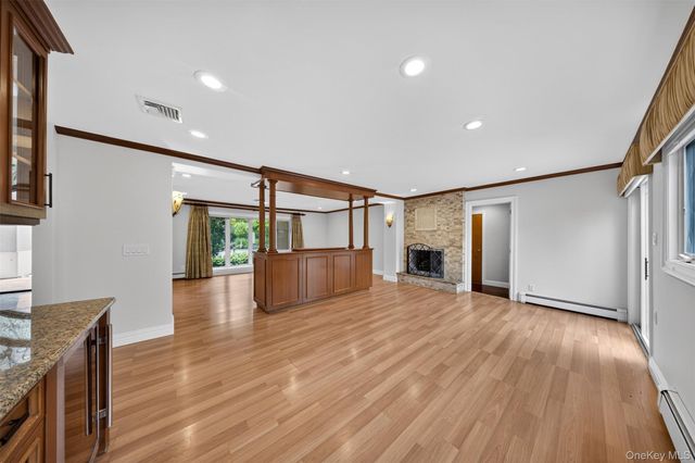 5 Glen Hill Court, Dix Hills, NY 11746