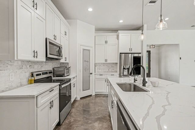 7729 Ella Young Drive, Fort Worth, TX 76135