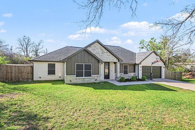 7729 Ella Young Drive, Fort Worth, TX 76135