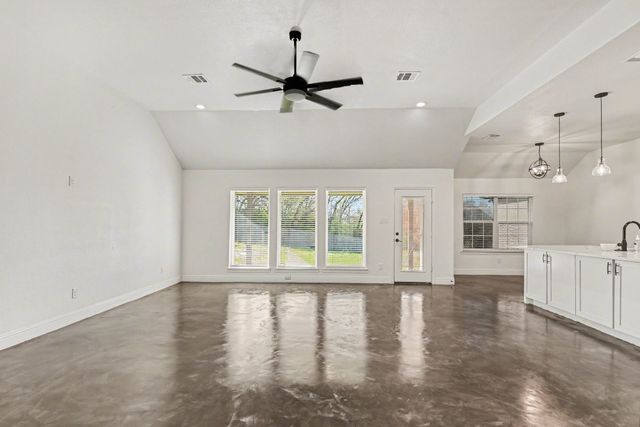 7729 Ella Young Drive, Fort Worth, TX 76135