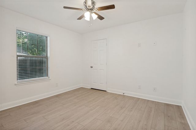 527 Ravenwood Drive, Dallas, TX 75217