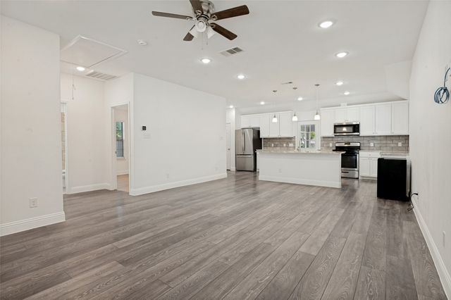 527 Ravenwood Drive, Dallas, TX 75217