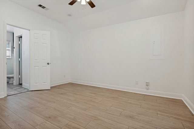 527 Ravenwood Drive, Dallas, TX 75217