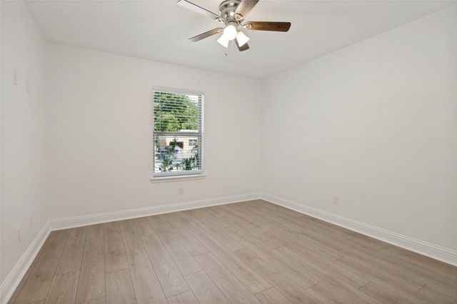 527 Ravenwood Drive, Dallas, TX 75217