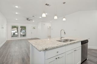 527 Ravenwood Drive, Dallas, TX 75217