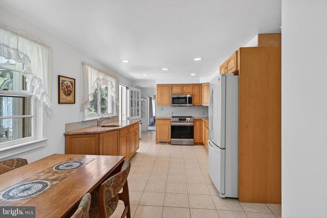 1702 PEMBERTON RD, Blue Bell, PA 19422