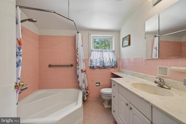 1702 PEMBERTON RD, Blue Bell, PA 19422