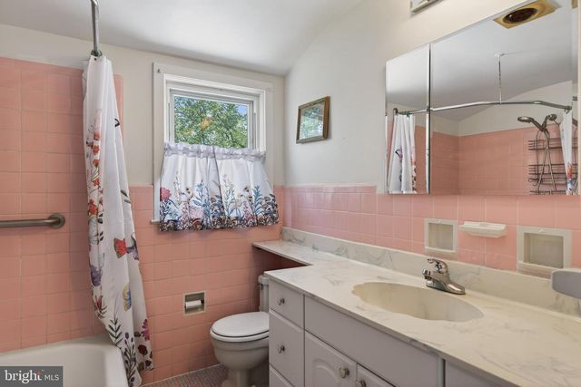1702 PEMBERTON RD, Blue Bell, PA 19422