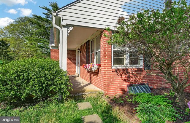 1702 PEMBERTON RD, Blue Bell, PA 19422