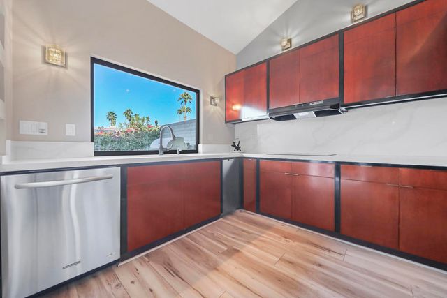 194 Green Mountain Drive, Palm Desert, CA 92211