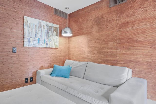 194 Green Mountain Drive, Palm Desert, CA 92211