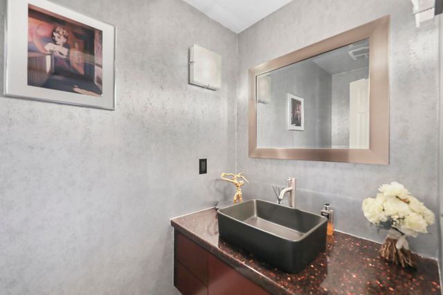 194 Green Mountain Drive, Palm Desert, CA 92211