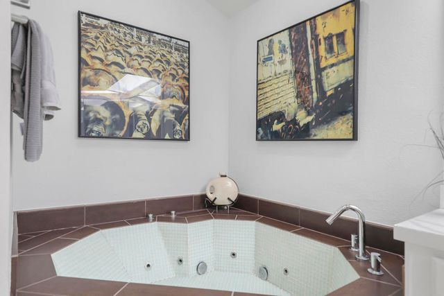 194 Green Mountain Drive, Palm Desert, CA 92211