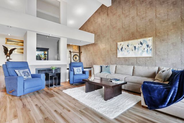 194 Green Mountain Drive, Palm Desert, CA 92211