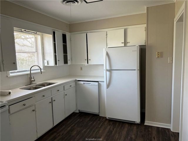 4005 College Main Street, Bryan, TX 77801