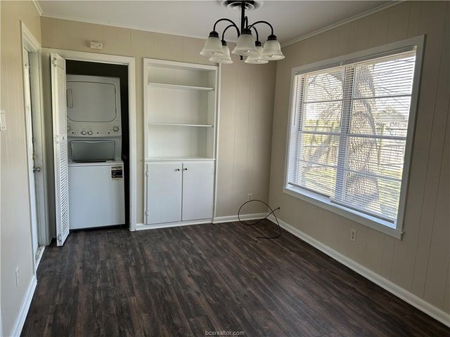 4005 College Main Street, Bryan, TX 77801