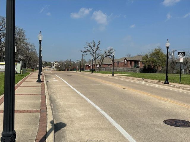 4005 College Main Street, Bryan, TX 77801
