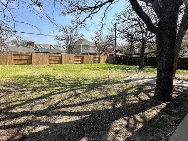 4005 College Main Street, Bryan, TX 77801