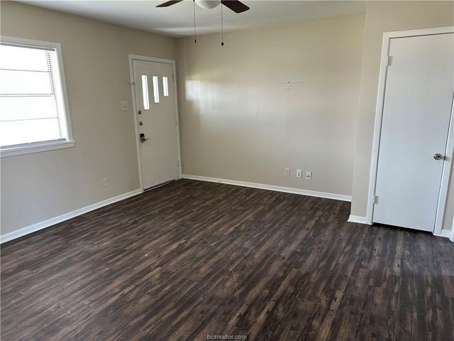 4005 College Main Street, Bryan, TX 77801