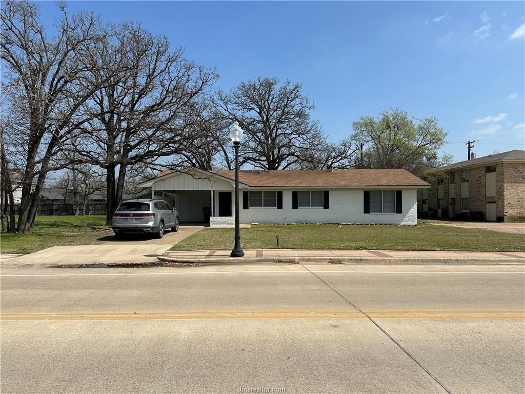 4005 College Main Street, Bryan, TX 77801