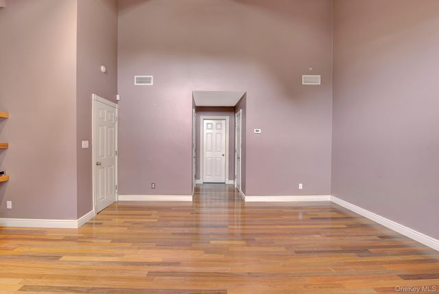 120 Greenway W, New Hyde Park, NY 11040