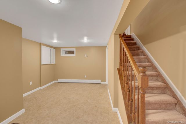 120 Greenway W, New Hyde Park, NY 11040