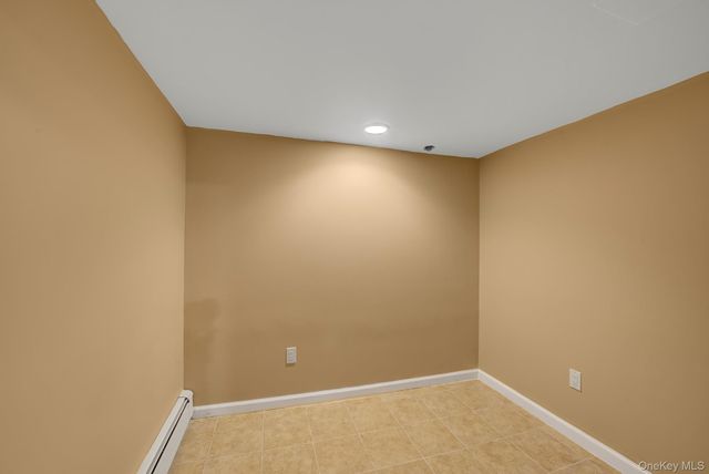 120 Greenway W, New Hyde Park, NY 11040