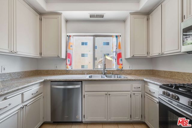 10924 Bloomfield Street 7, Los Angeles, CA 91602