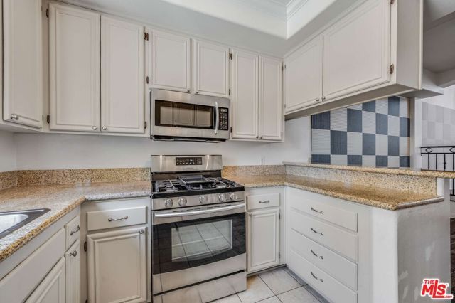 10924 Bloomfield Street 7, Los Angeles, CA 91602