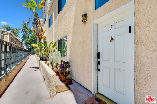 10924 Bloomfield Street 7, Los Angeles, CA 91602